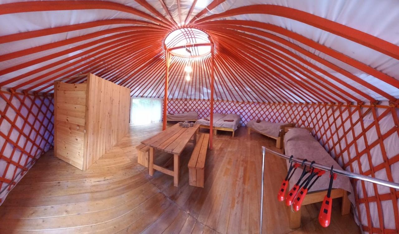 Юрта 5-местная с душем и санузлом