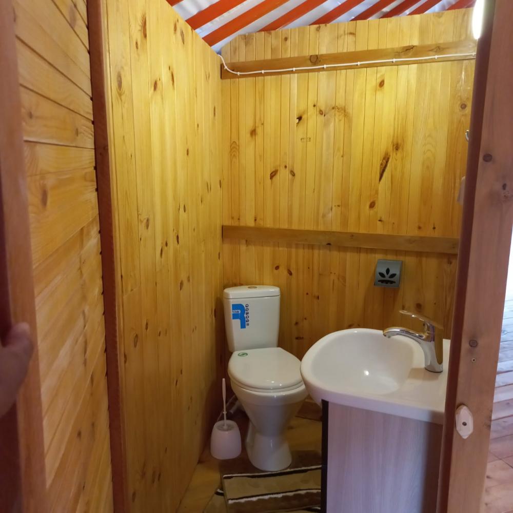 юрта, 5 мест, санузел.