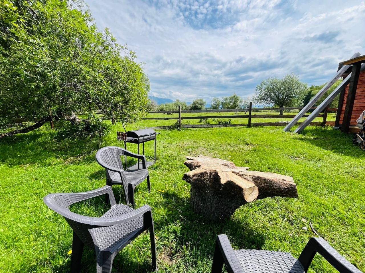 Зона отдыха гостевого дома "Аким" в Республике Алтай