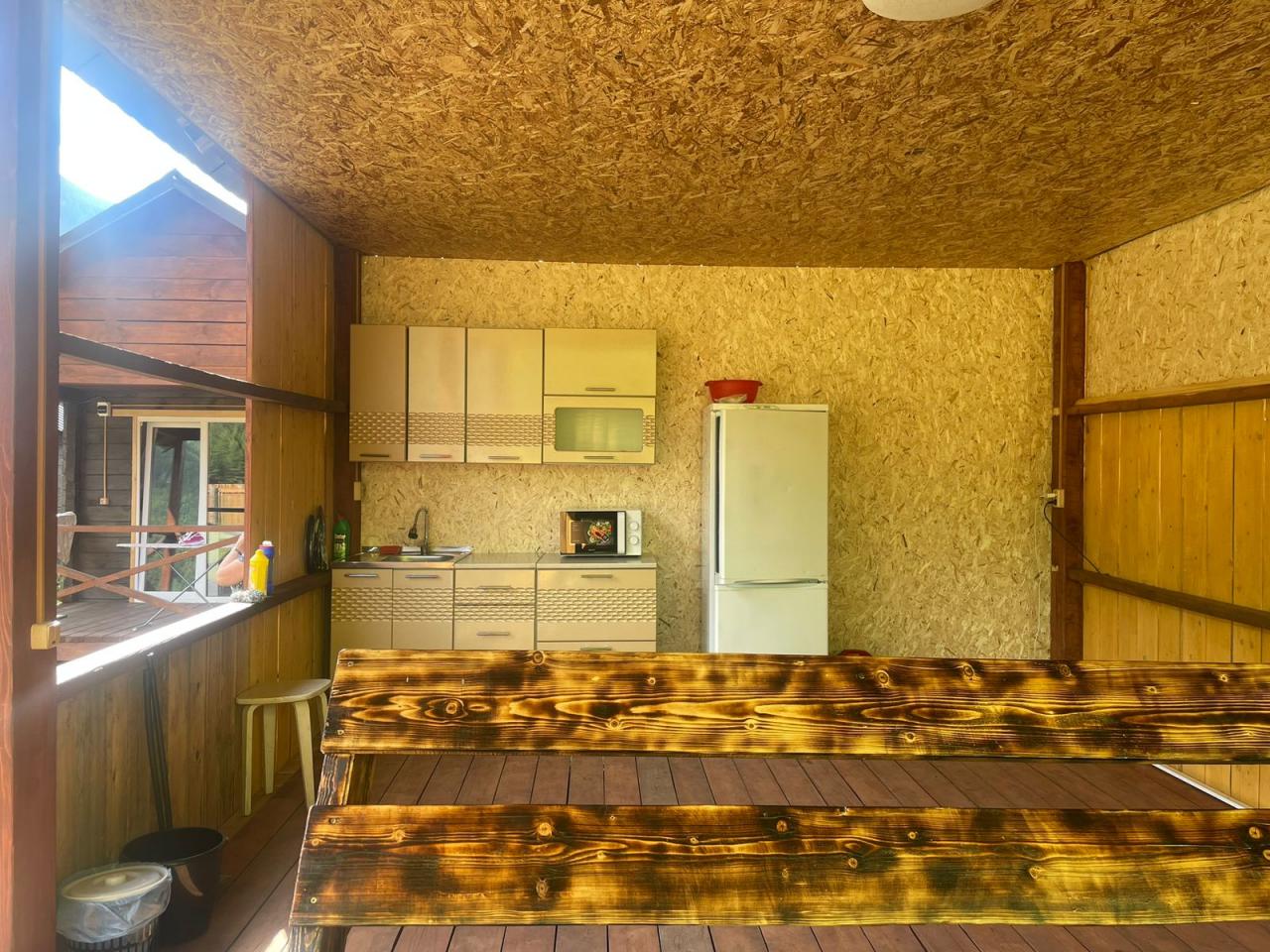 База отдыха "Алтай Дянар" в Акташе летняя кухня