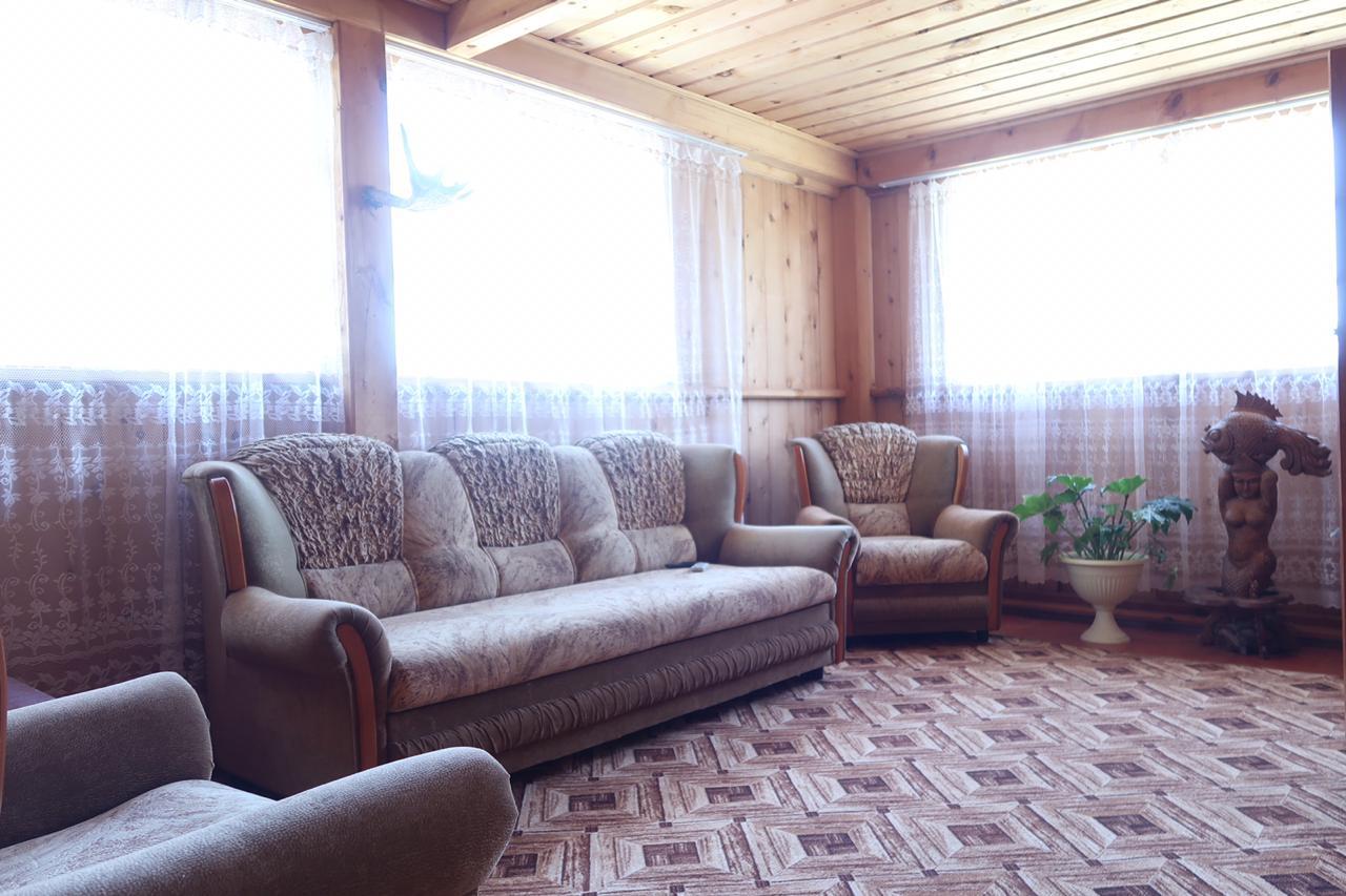 Кедровый гостевой дом на Телецком озере в 3-х минутах ходьбы от причала