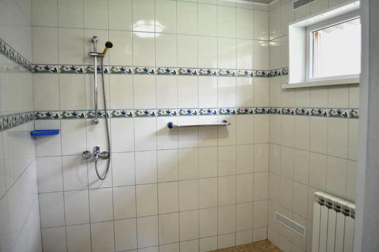 Душ на территории