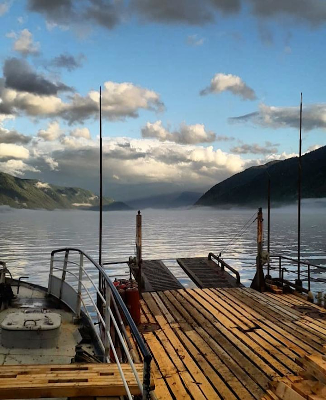 Паром на Телецком озере 