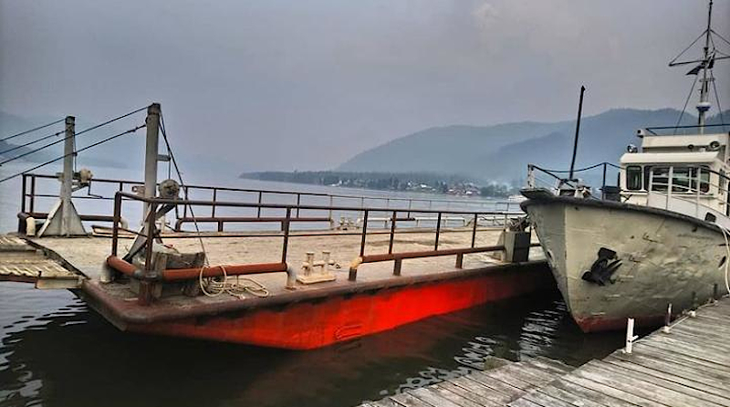 Паром на Телецком озере 