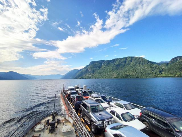 Паромная переправа на Телецком озере 8-960-967-53-47 