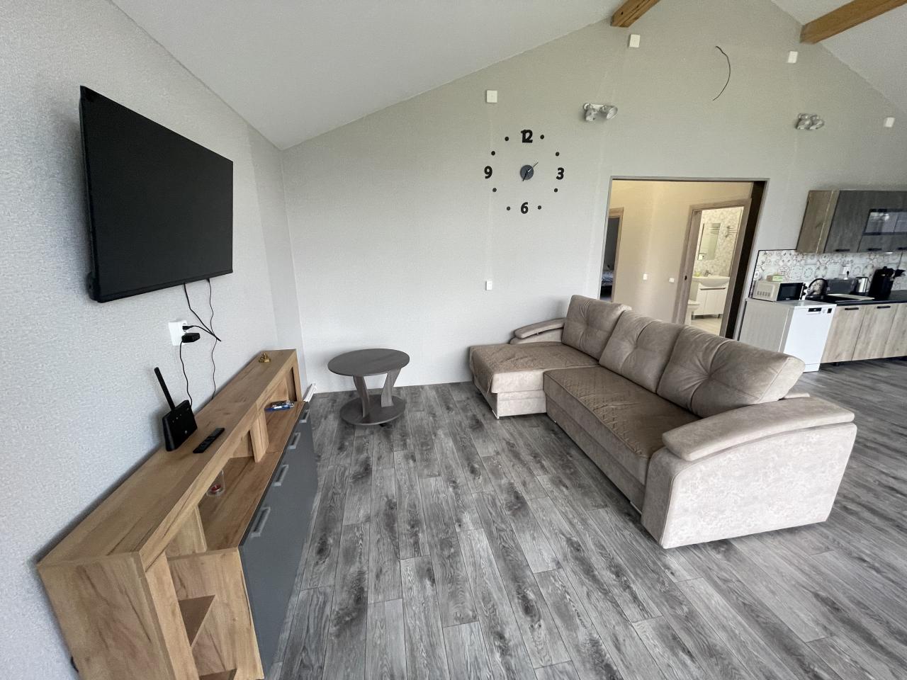 Дом Барн-Хаус на 9 человек. Общий зал-кухня-гостиная.