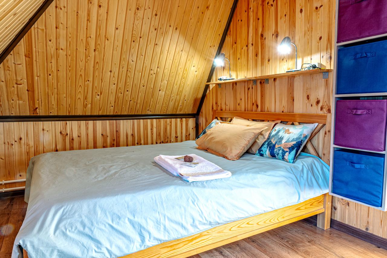 Комната 2 (двуспальная кровать + односпальная кровать)