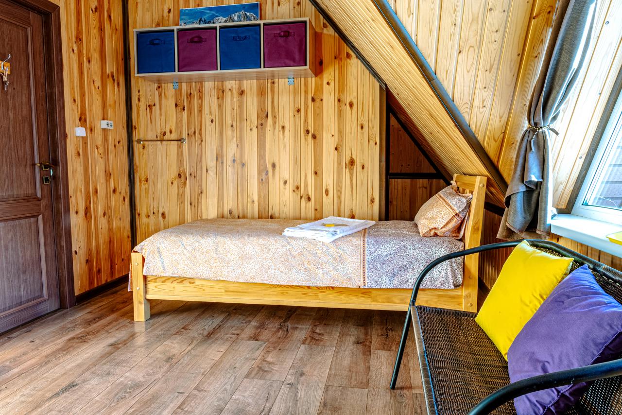 Комната 2 (двуспальная кровать + односпальная кровать)