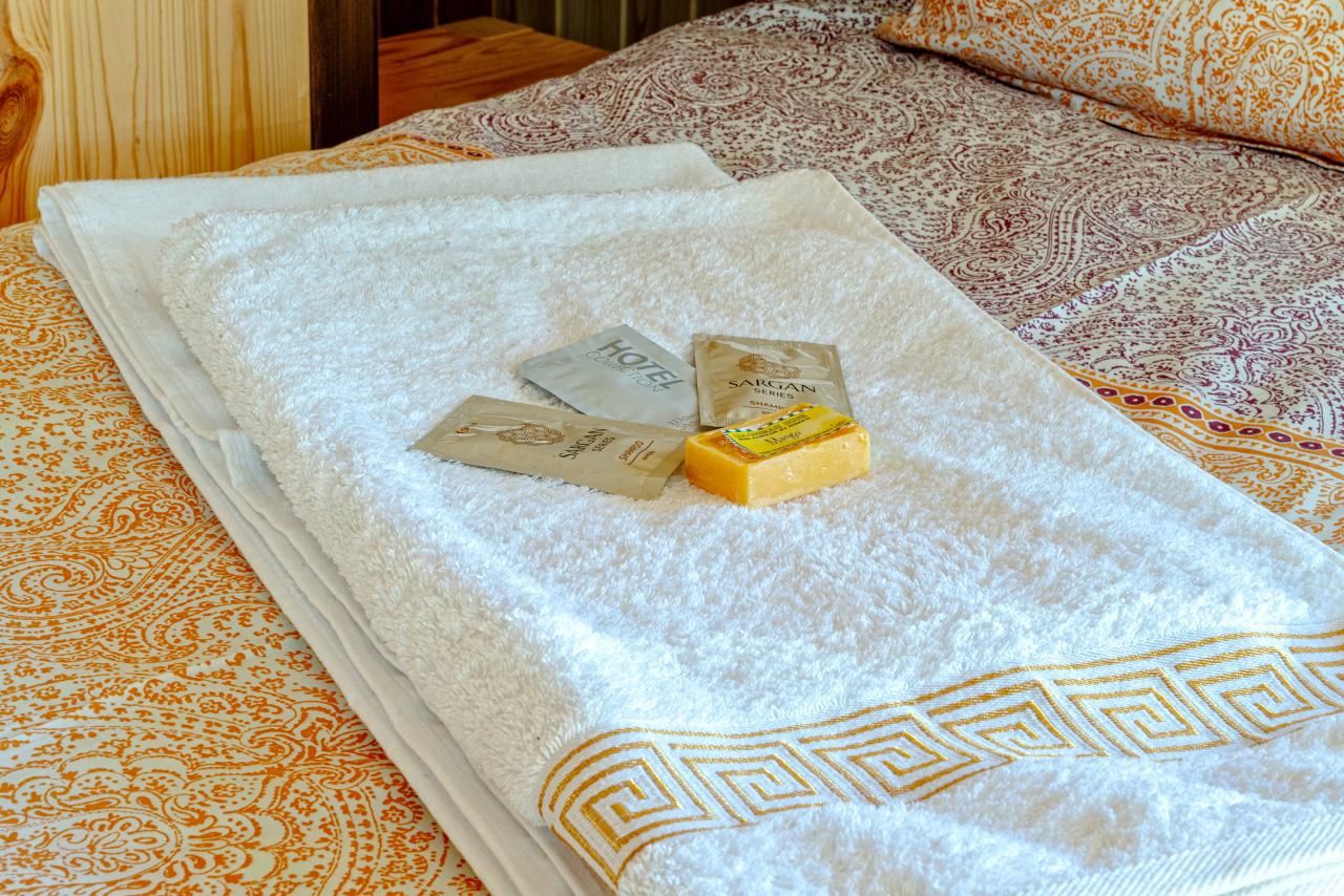 Комната 2 (двуспальная кровать + односпальная кровать)