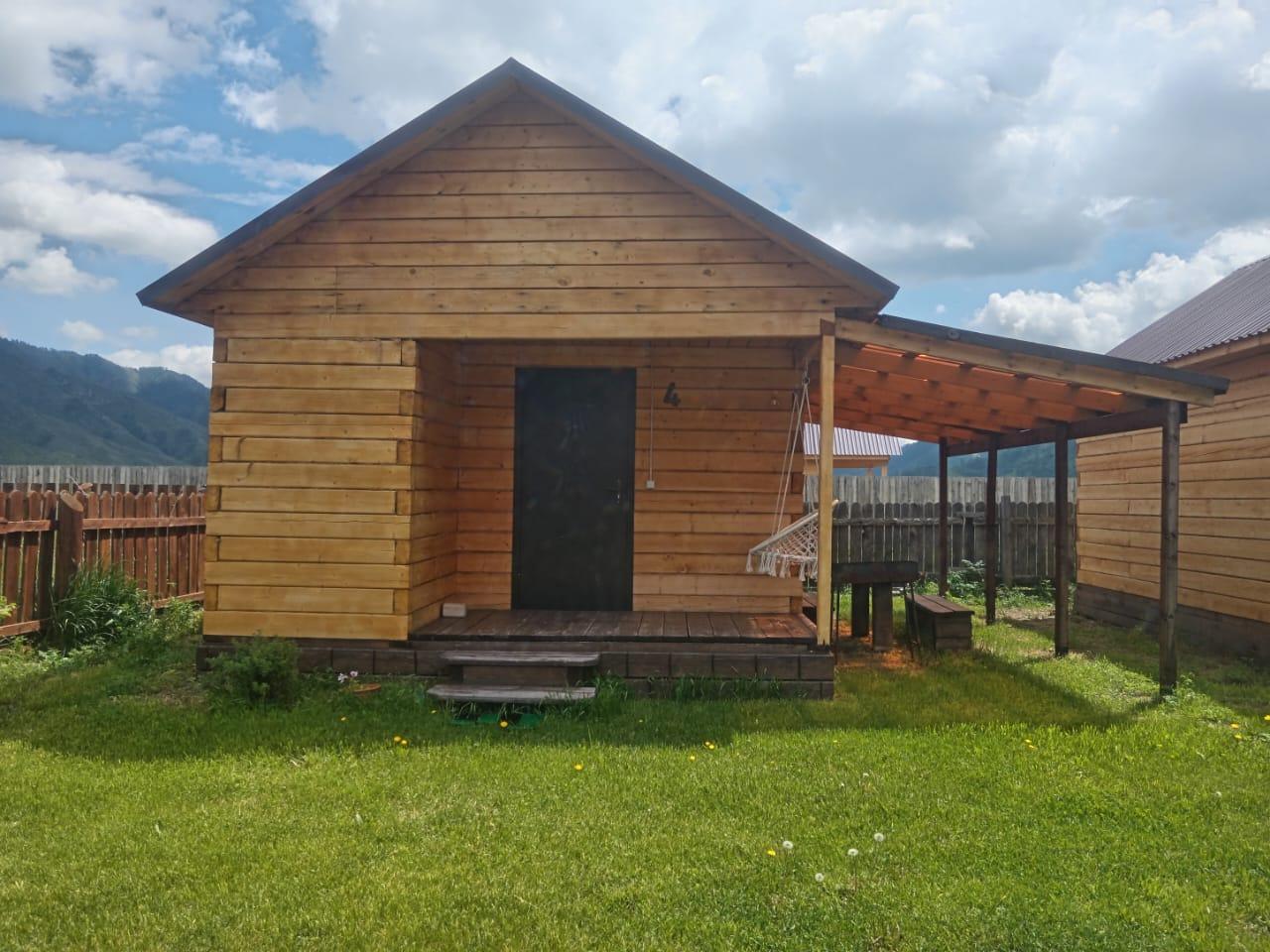 Домик 4-хместный благоустроенный с беседкой