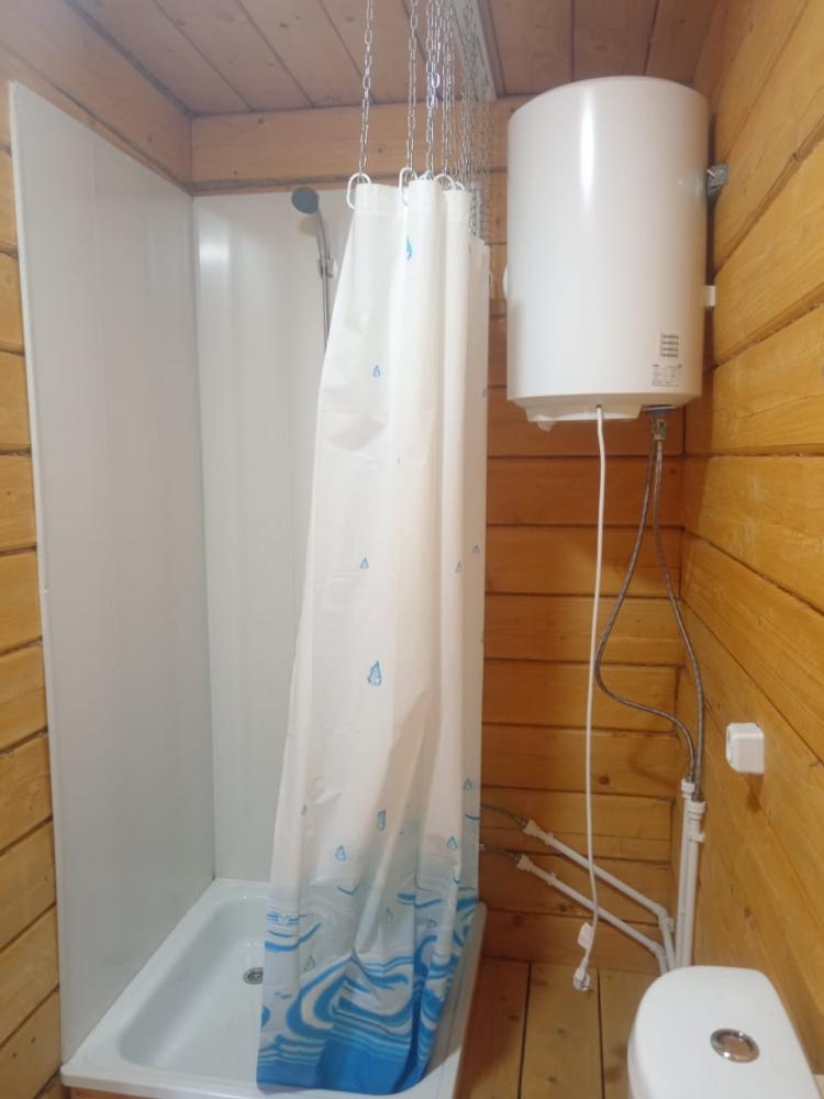 Домик 4-хместныйблагоустроенный с беседкой