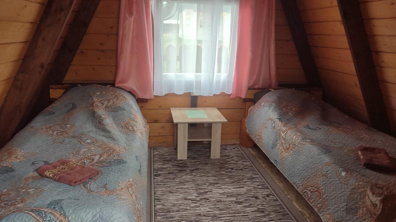 Домик с двумя односпальными кроватями
