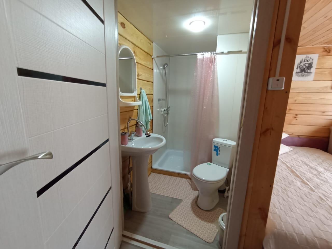 Душ в домике