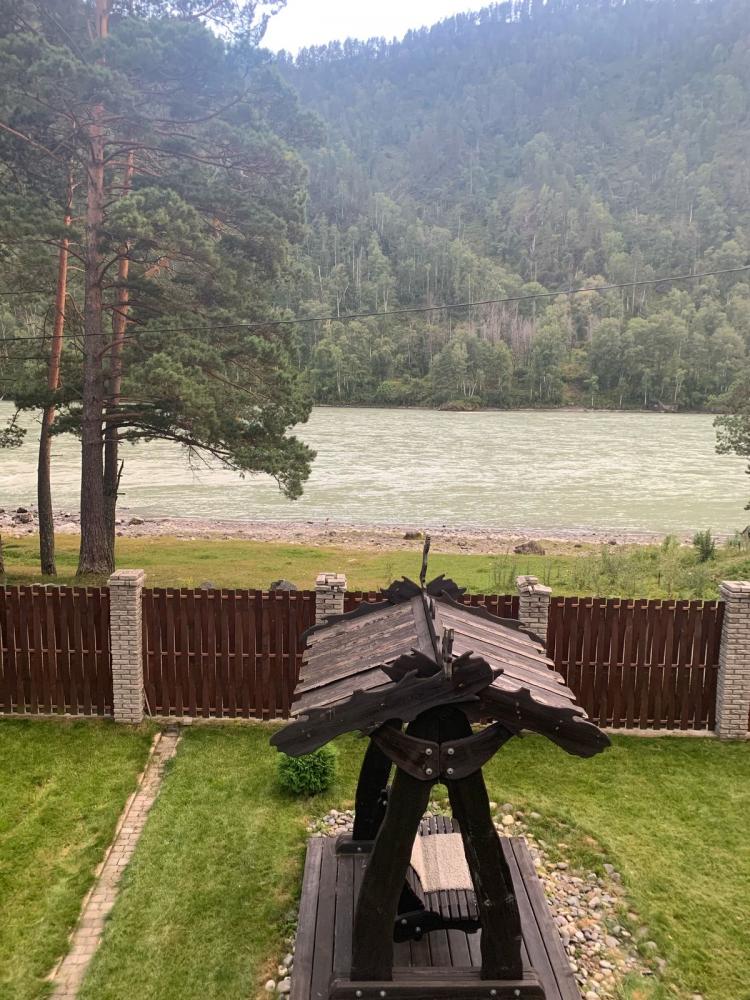 Гостевой дом "Славный" на берегу реки Катунь в Горном Алтае