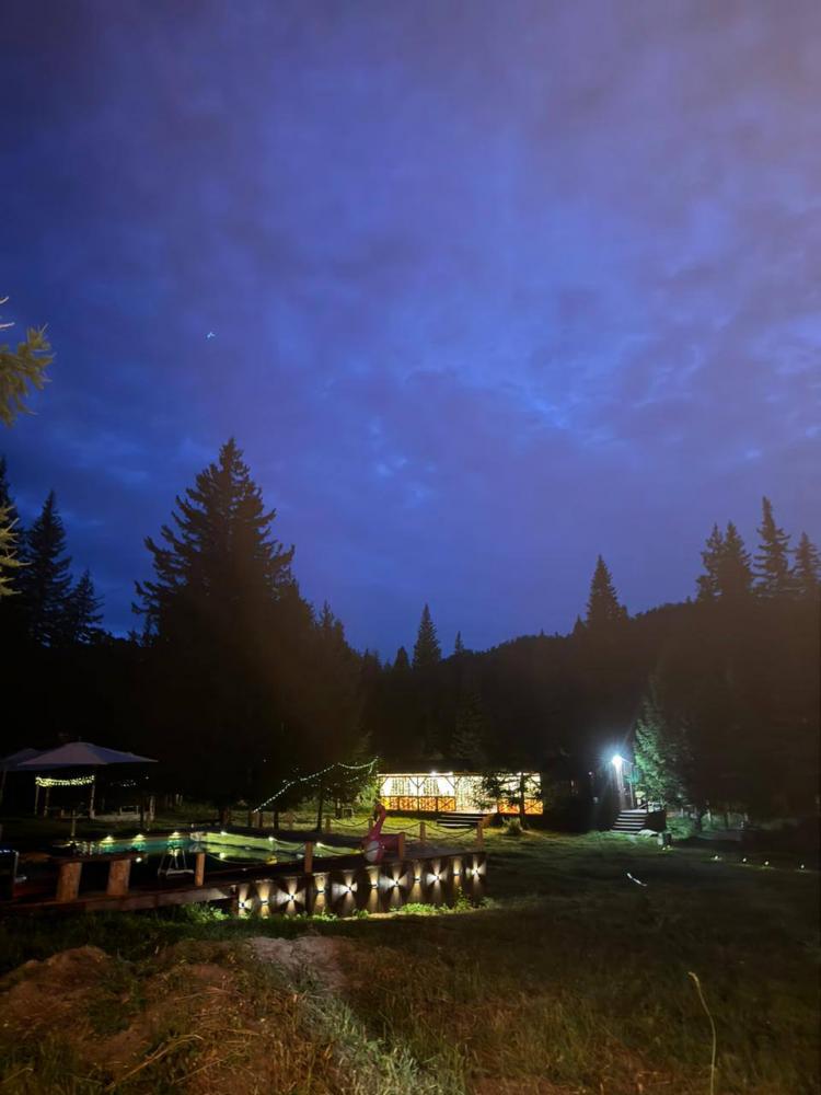 Беседка на базе отдыха "Arga Алтай" возле Усть-Кана