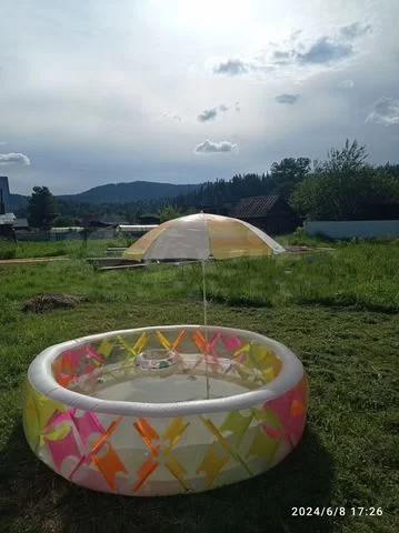 Бассейн на территории