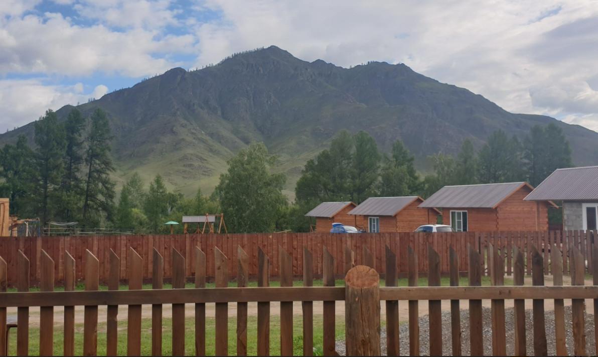 Вид на гору с территории