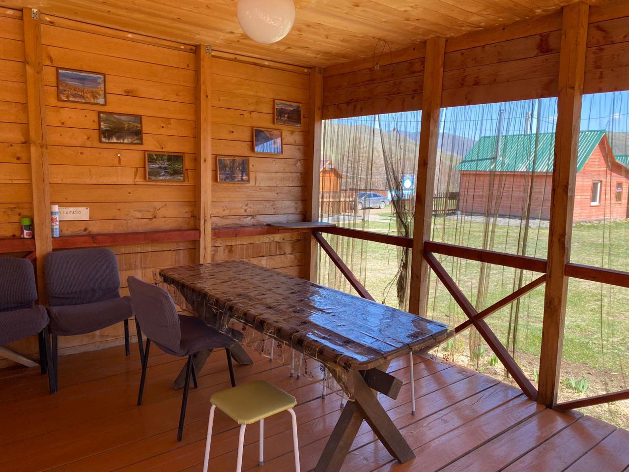 Летняя кухня на базе отдыха "Алтын-Туу" в Онгудае