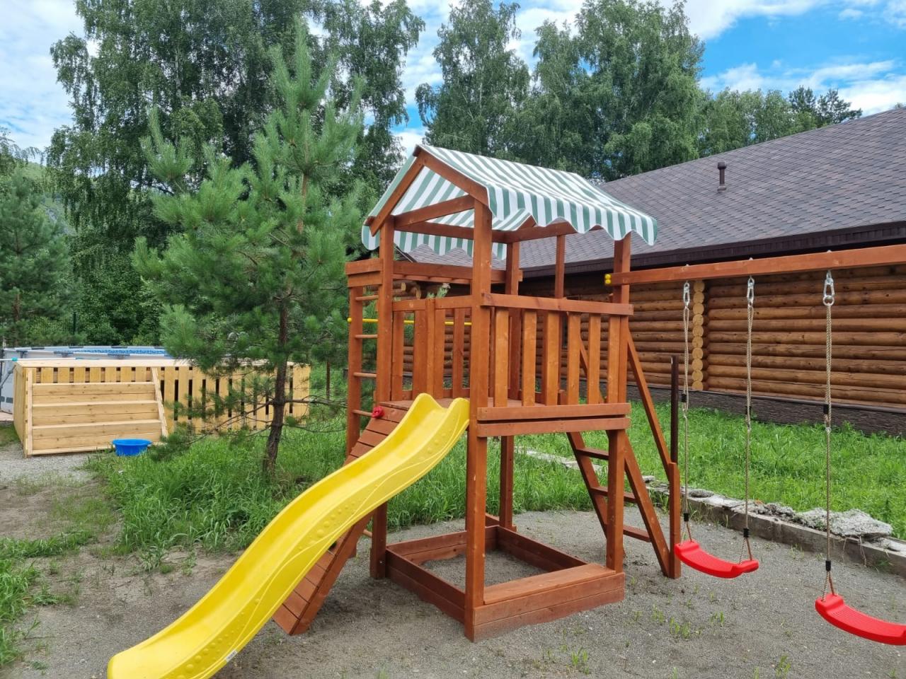 Базы отдыха с детской площадкой Горный Алтай