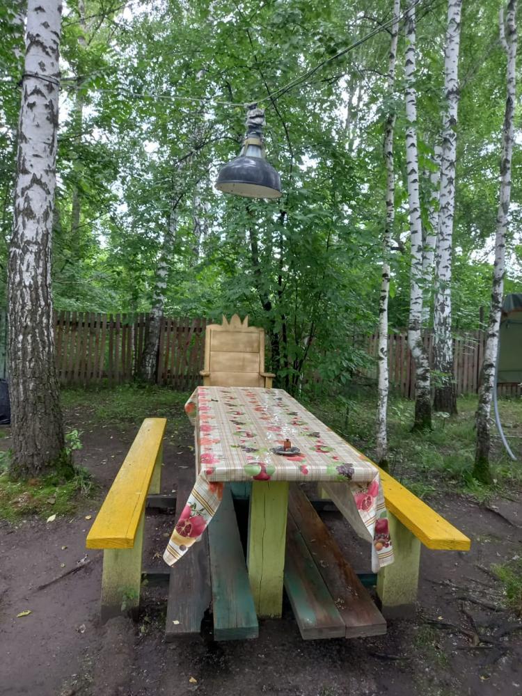 Зона поедания шашлыков.