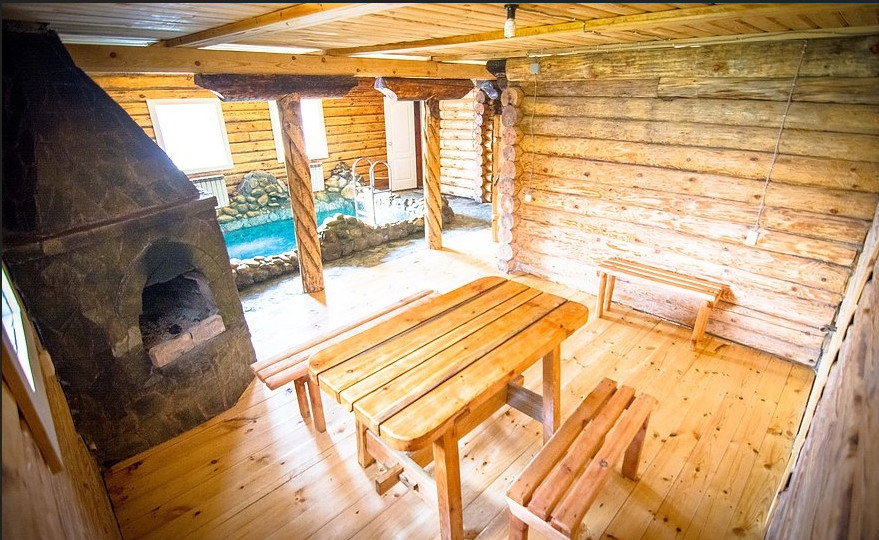 Баня с бассейном и барбекю