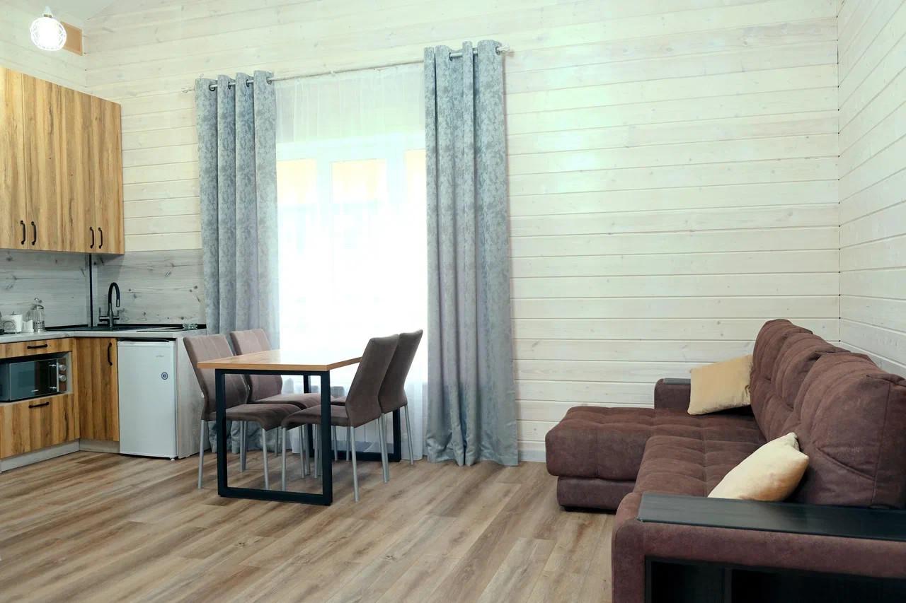 Коттедж Улучшенный с камином 2-комнатный