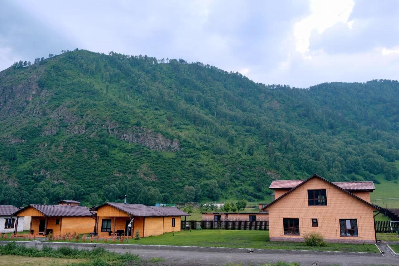 База отдыха "Алтай Люкс" недалеко от Чемала в селе Аюла