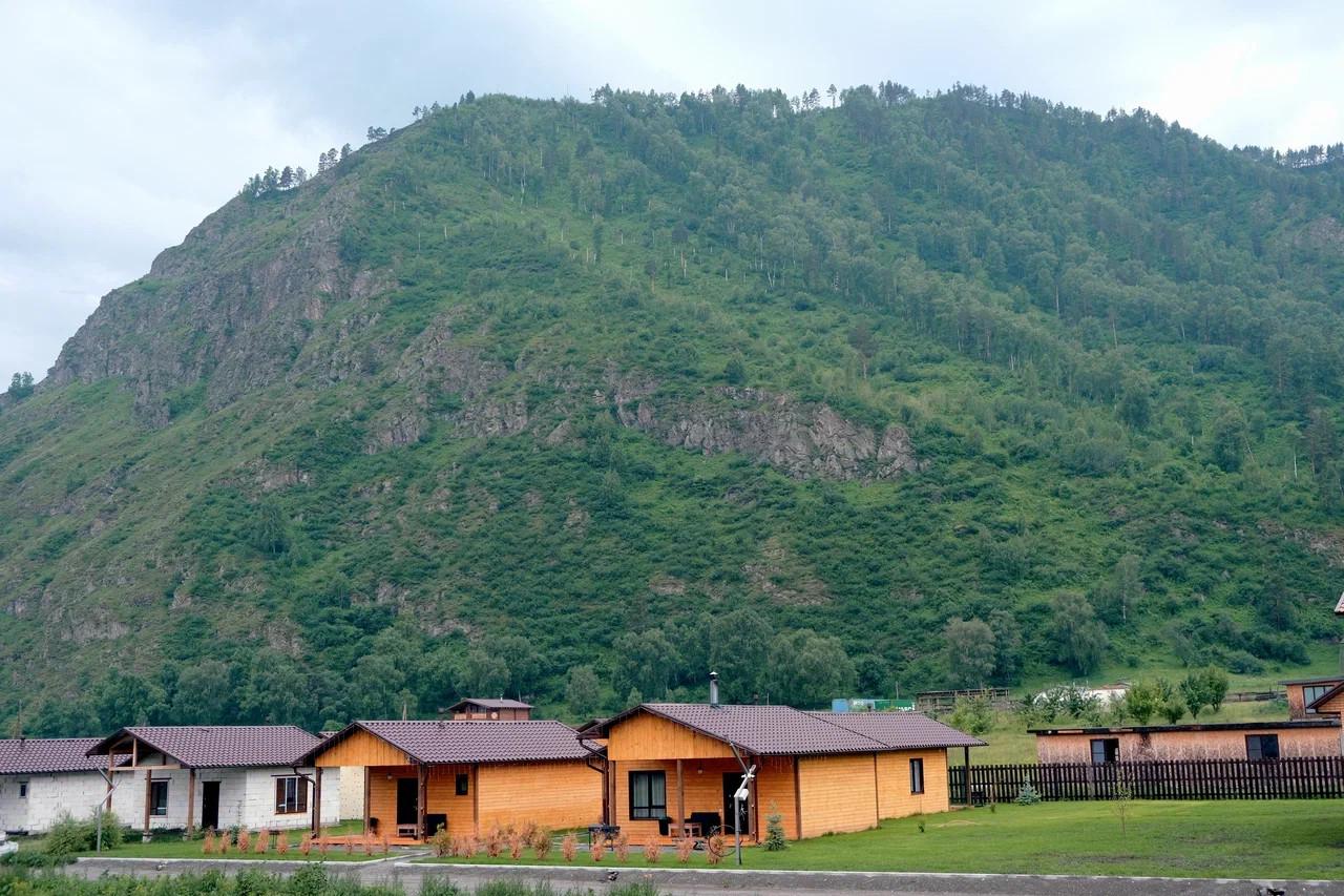 База отдыха "Алтай Люкс" недалеко от Чемала в селе Аюла