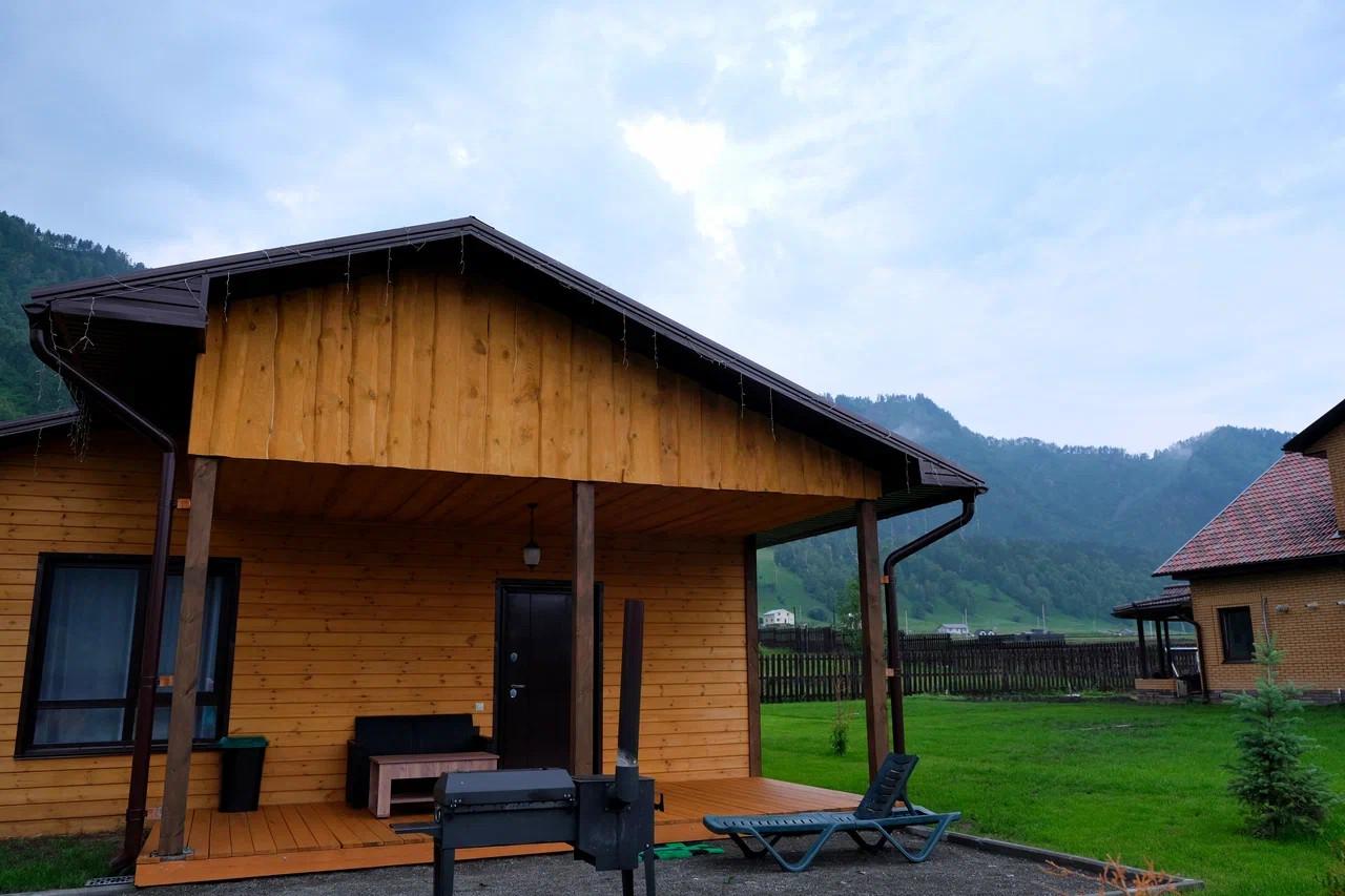 База отдыха "Алтай Люкс" недалеко от Чемала в селе Аюла