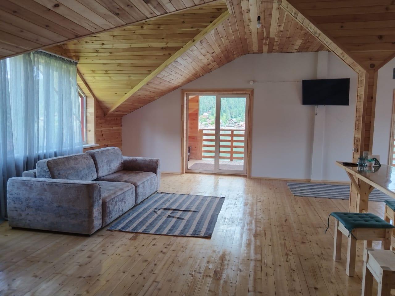 Второй этаж гостевого дома на Телецком озере