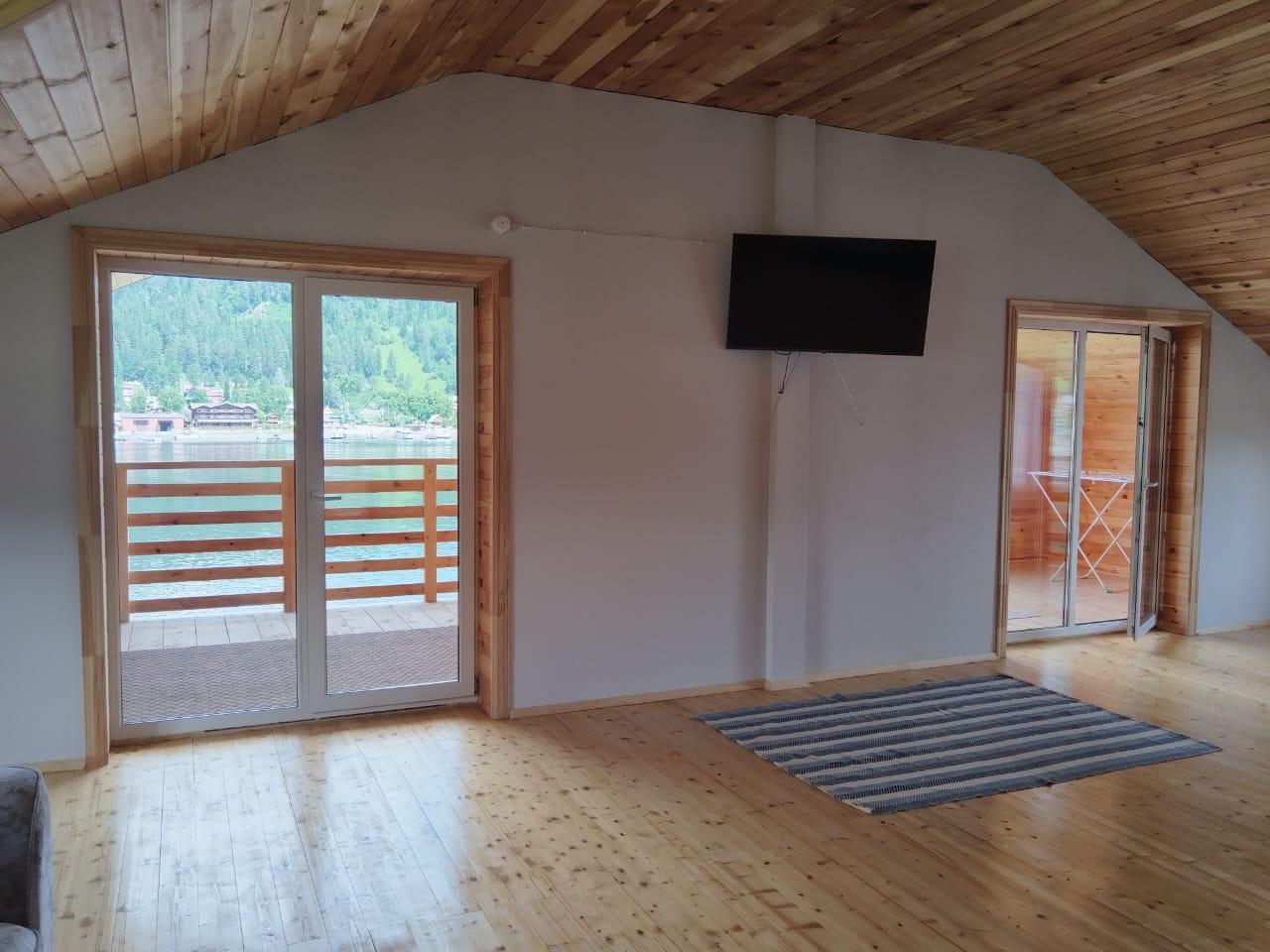 Второй этаж гостевого дома "Майгор" на Телецком озере