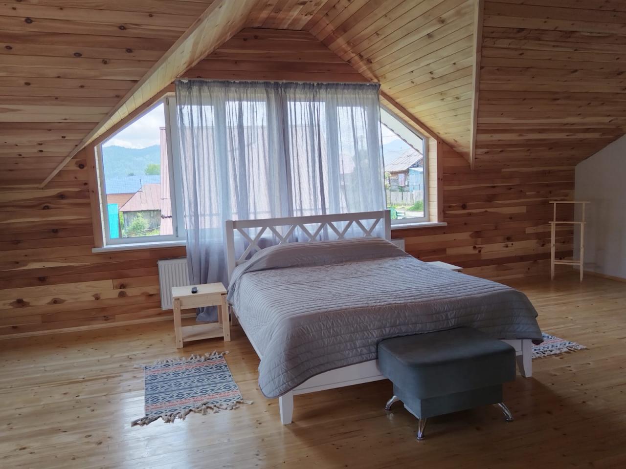 Второй этаж гостевого дома "Майгор" на Телецком озере