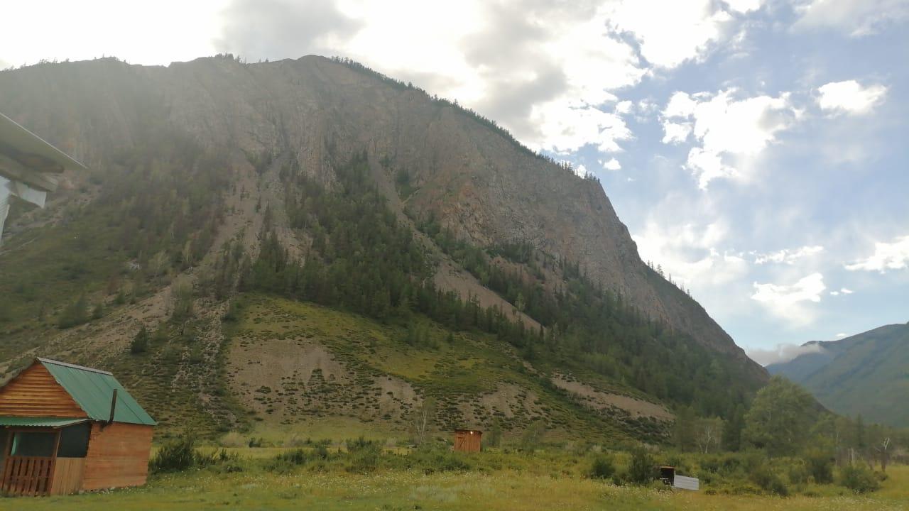 Кемпинг "Горная речка" на Алтае у реки в Акташе и Чибите 