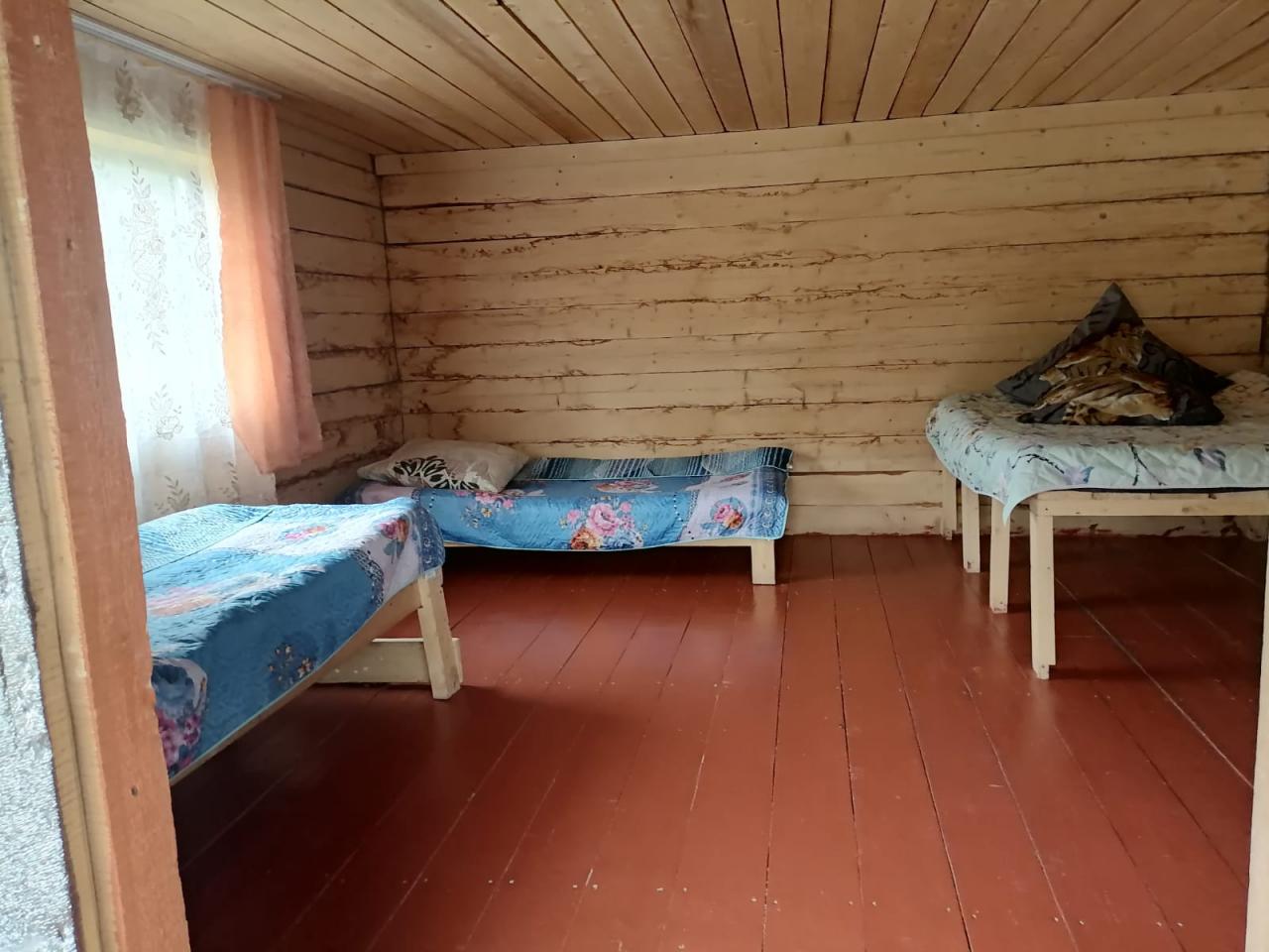 Дом 4-местный (двуспальная +  2 односпальные кровати)