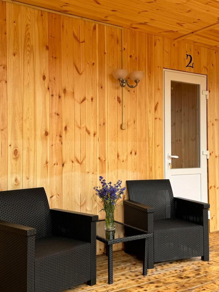 Номер благоустроенный с двуспальной кроватью и диваном