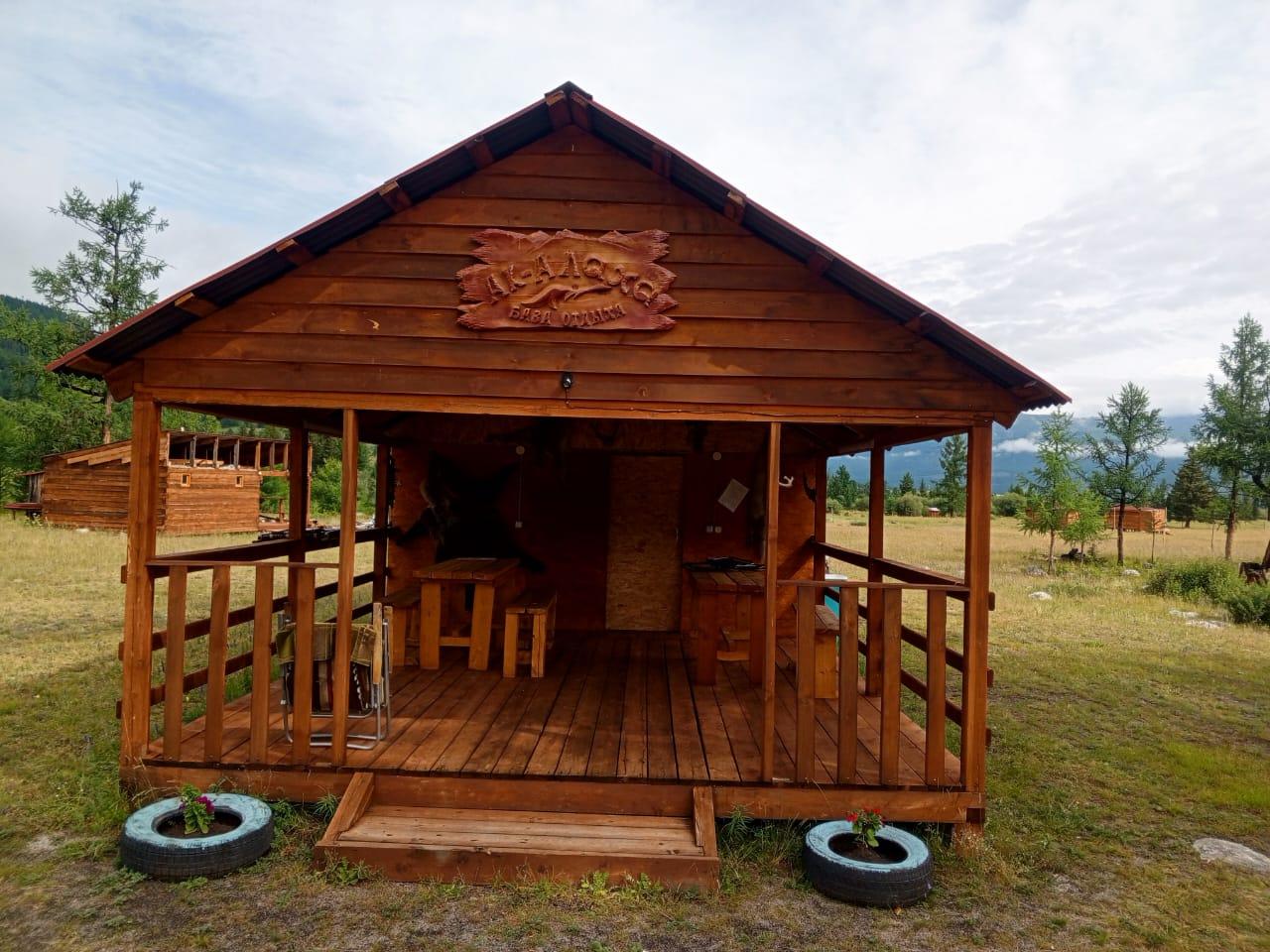 Беседка у реки в Джазаторе на базе отдыха "Ак Алаха"