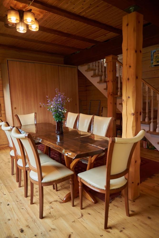 Снять коттедж посуточно в Горном Алтае для большой компании