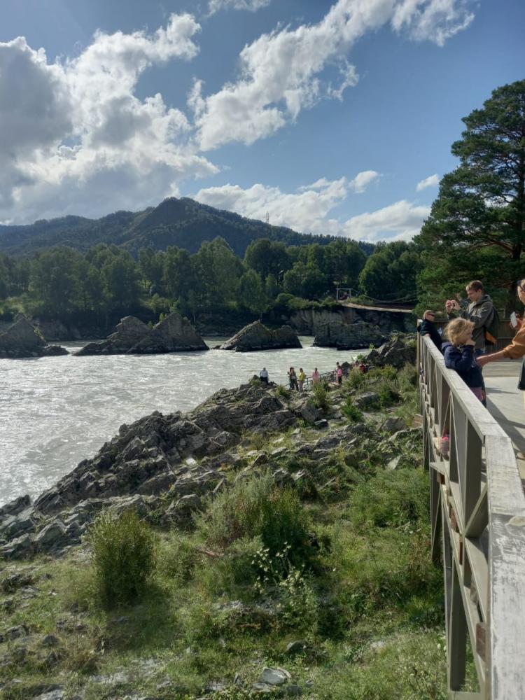 Вид на Зубы Дракона в Элекмонаре со смотровой площадки