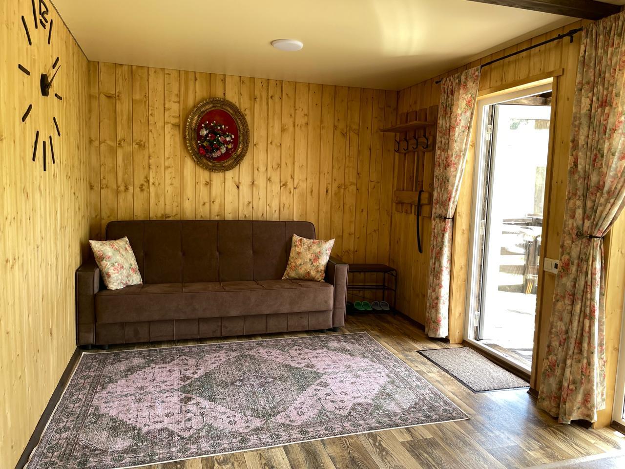 Шале у реки Чемал 