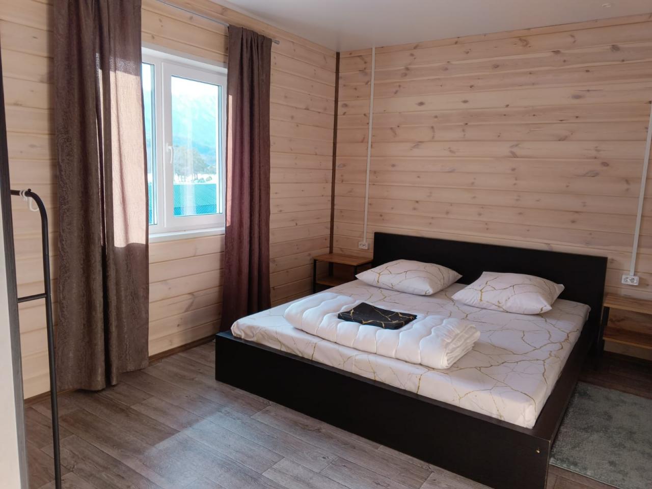 Дом №1 с камином у реки Чемал