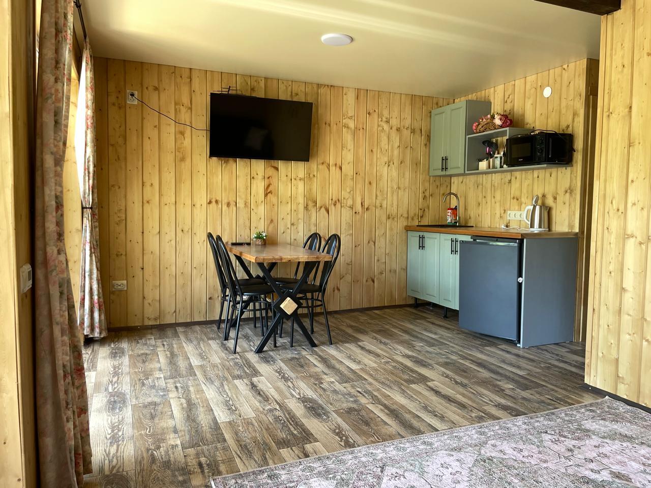 Шале у реки Чемал 