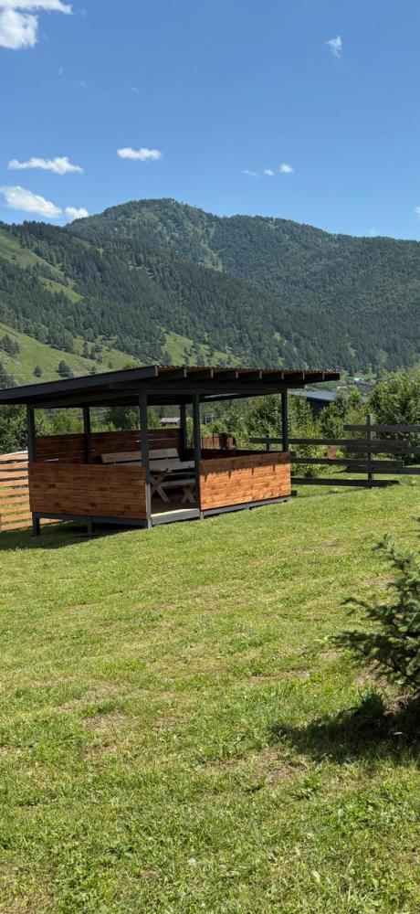 Беседка гостевого дома Менжелик на Алтае