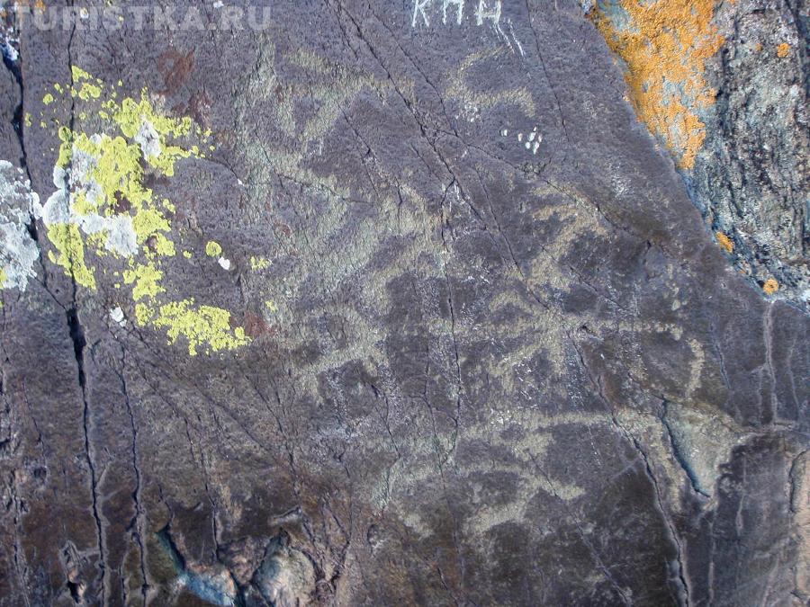 Петроглифы Куюсского грота 