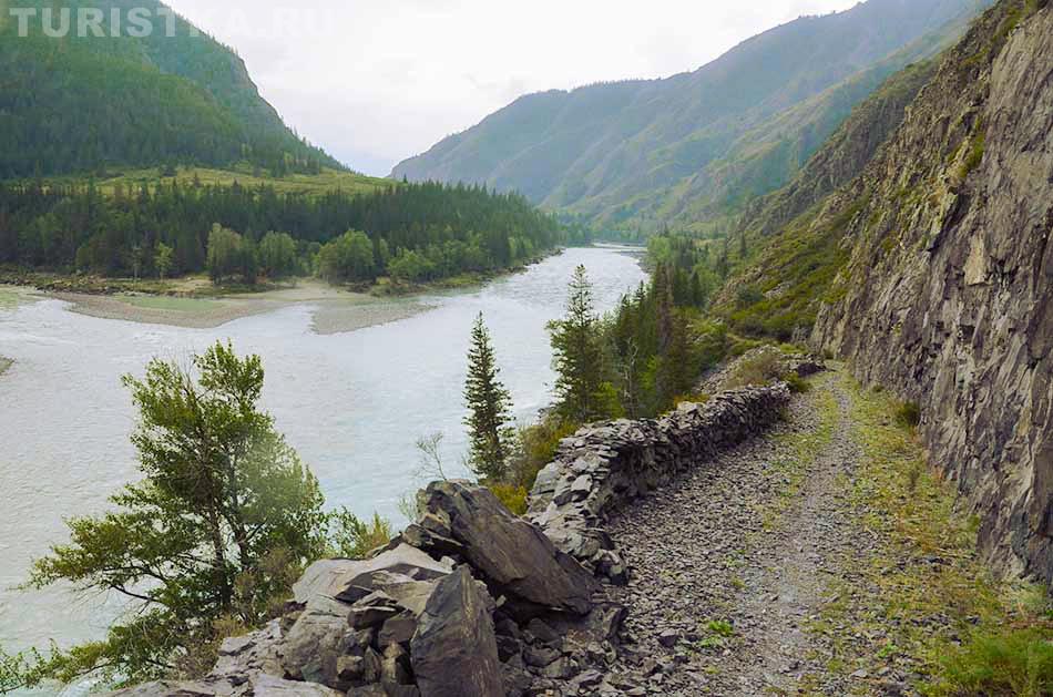 Дорога около слияния Катуни и Аргута