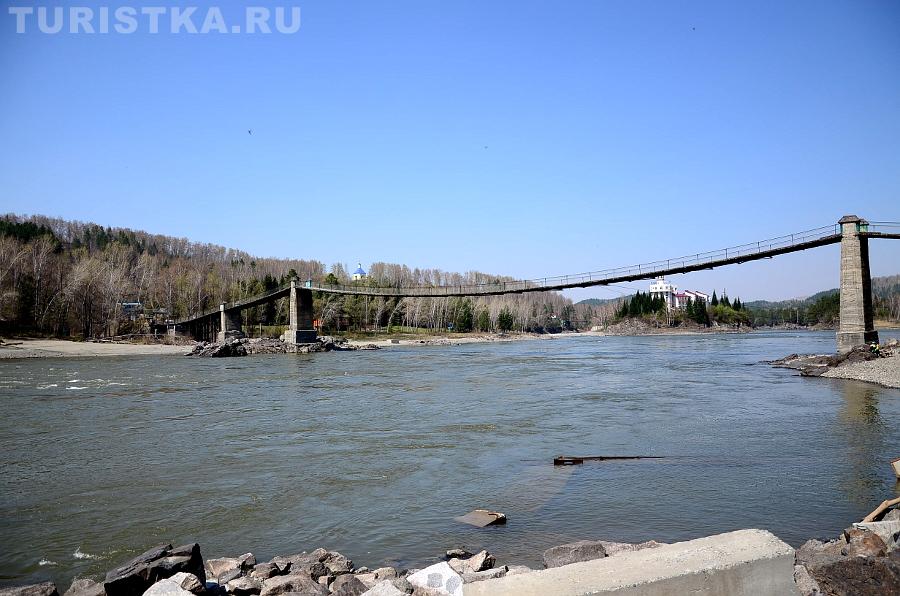 Вид на пешеходный Айский мост