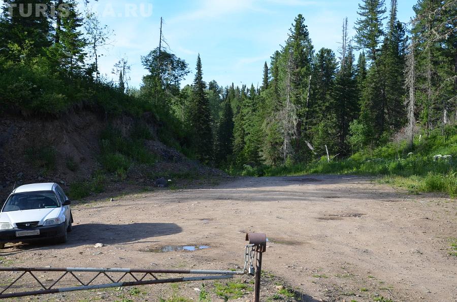 Парковка перед смотровой площадкой