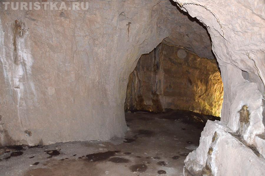 Проход в пещере