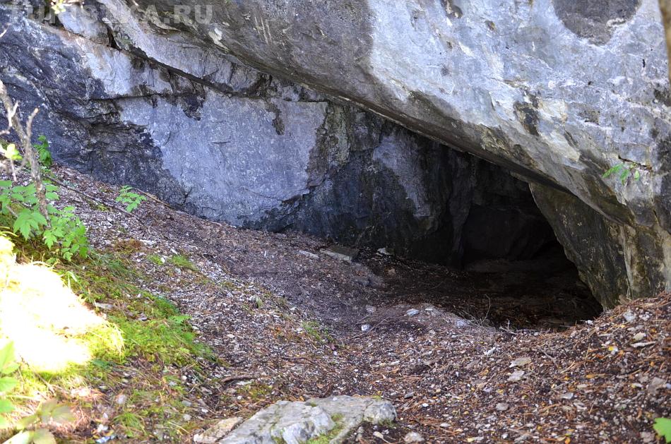 Один из выходов из пещеры