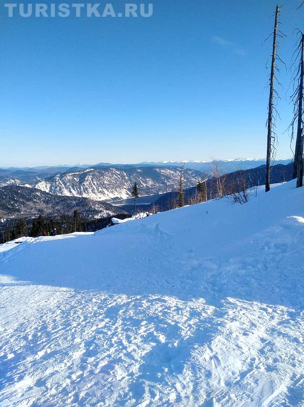 Вид на Телецкое озеро с горы Кокуя