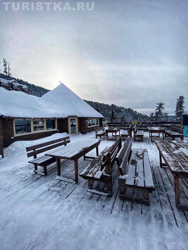 Кафе на средней станции подъемника